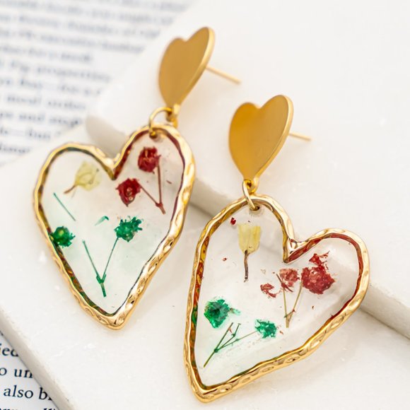 Clear heart shape resin earrings with dried flowers inside. - Picture 1 of 2